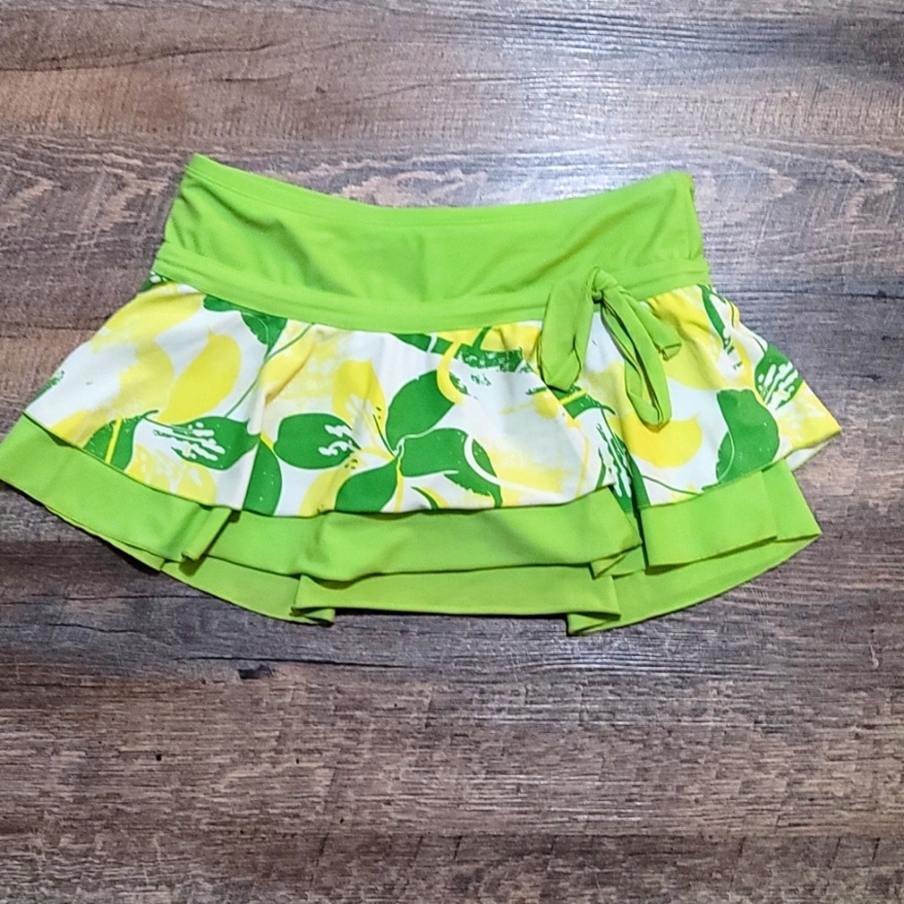 LARGEGently Loved once or twice skort green with white and yellow pattern by OON
